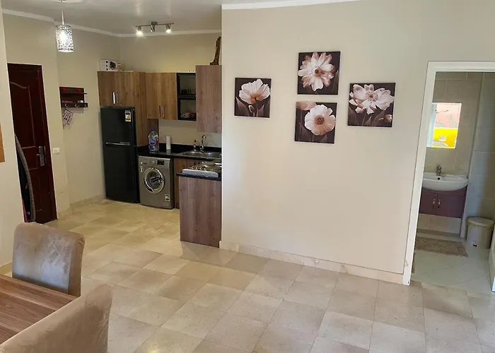 Apartment From Al Dora *